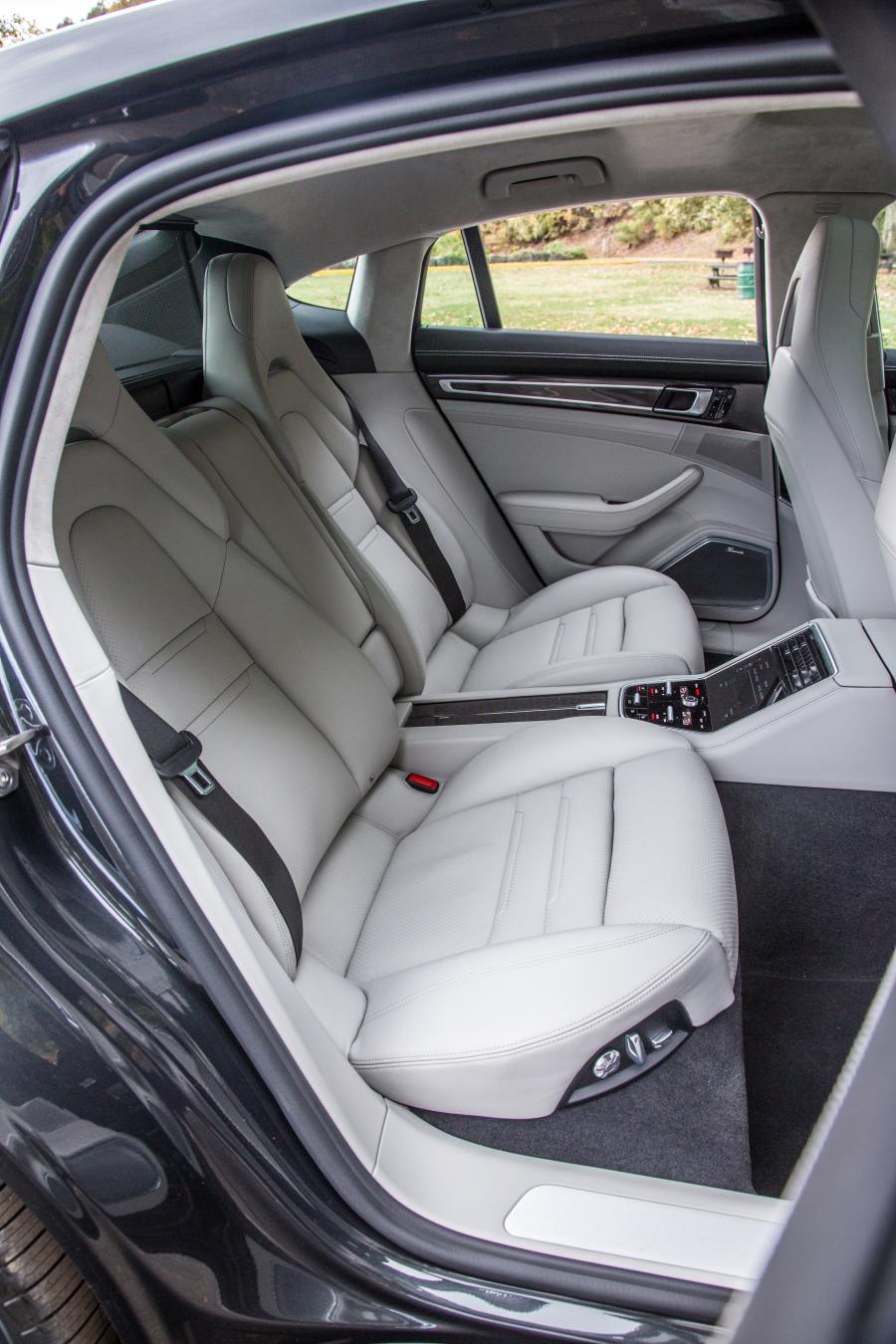 Интерьер Porsche Panamera Turbo 2016 года  (NA) (фото 14 из 29)